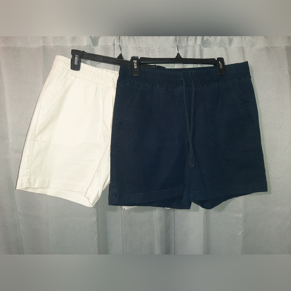 2 Pk Talbots Blue and White (NWT) Bermuda Shorts    Size Medium